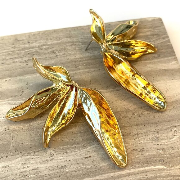 New ~ Anthropologie Long Flower Post Gold Earrings - Picture 5 of 12